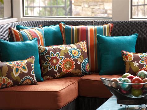 Decorative pillows living room 